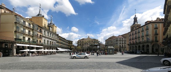 Segovia_Plaza_Mayor_LookN_1000