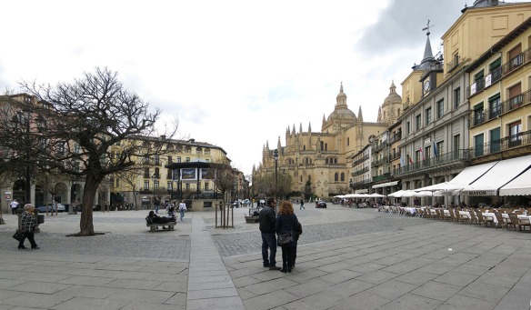Segovia_Plaza_Mayor_LookS_1000