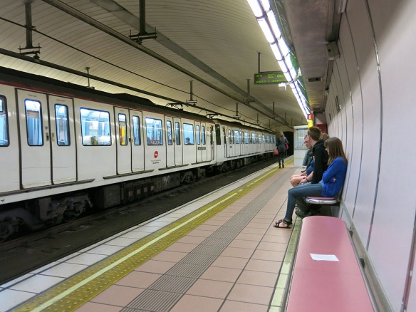 Barcelona_Metro_2996_1000_Platform