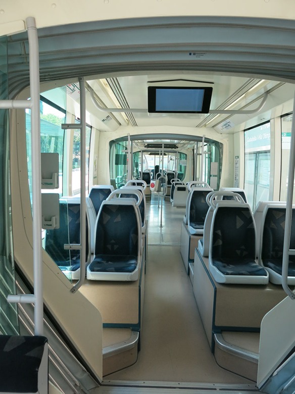 Barcelona_Metro_3177_1000_Tram_Interior